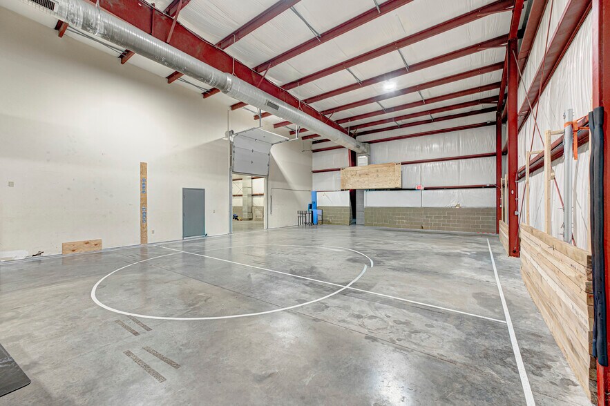 More Photos Of 1400 Commerce Pky, Franklin Warehouse For Lease