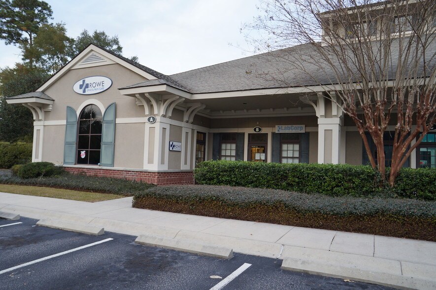 More Photos Of 18 Oak Forest Rd, Bluffton Office For Lease