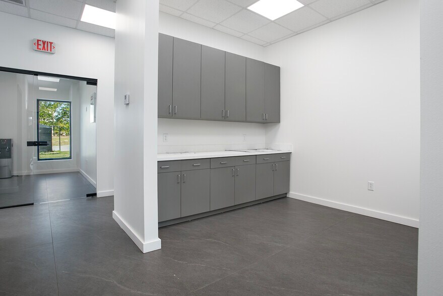 More Photos Of 2302 Neiman Marcus Pky, Longview Industrial For Sale