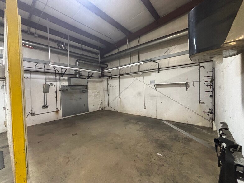 More Photos Of 140 Industrial Park Drive, Forsyth Warehouse For Sale