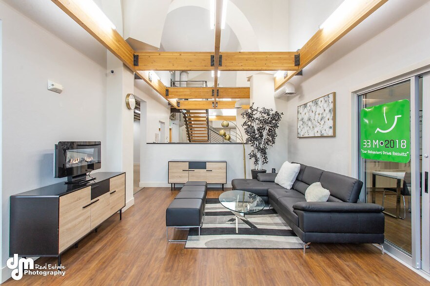 More Photos Of 8801-8811 Toloff St, Anchorage Office For Sale