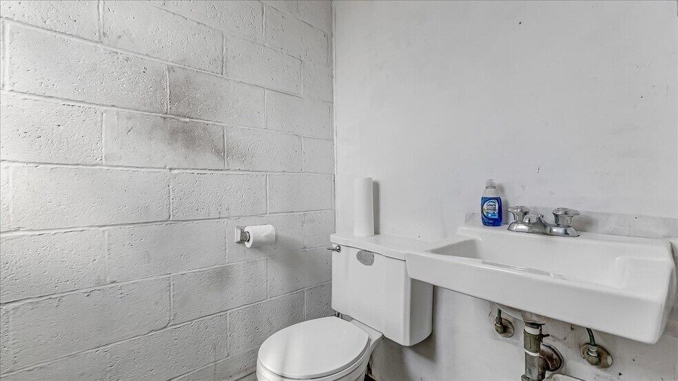 More Photos Of 2115 Union Blvd, Allentown Auto Repair For Sale