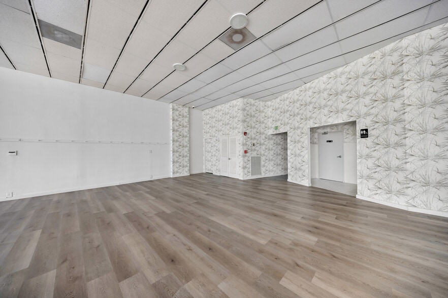 More Photos Of 9855 S Dixie Hwy, Pinecrest Freestanding For Lease