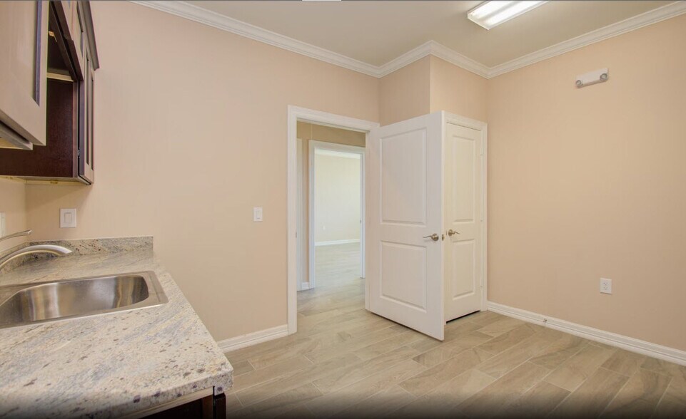 More Photos Of 7070 Knights Ct, Missouri City Office For Lease