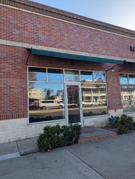 More Photos Of 122 E 17th St, Santa Ana Storefront For Lease