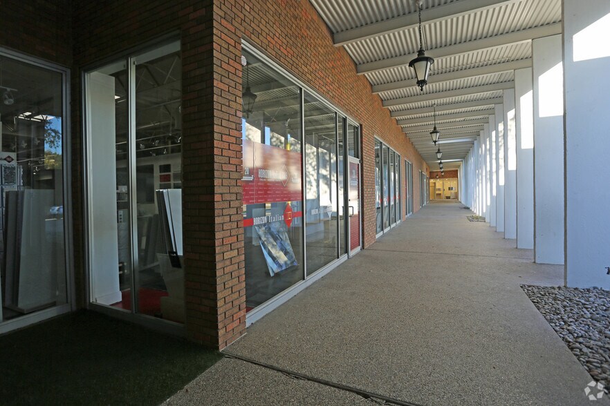 More Photos Of 1617 Hi Line Dr, Dallas Unknown For Lease