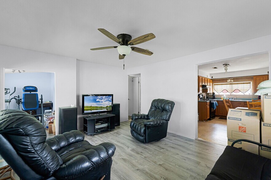 More Photos Of 102 Orange Ave, Edgewater Flex For Sale
