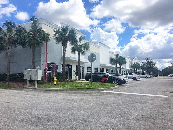 More Photos Of 5701 Country Lakes Dr, Fort Myers Service For Lease