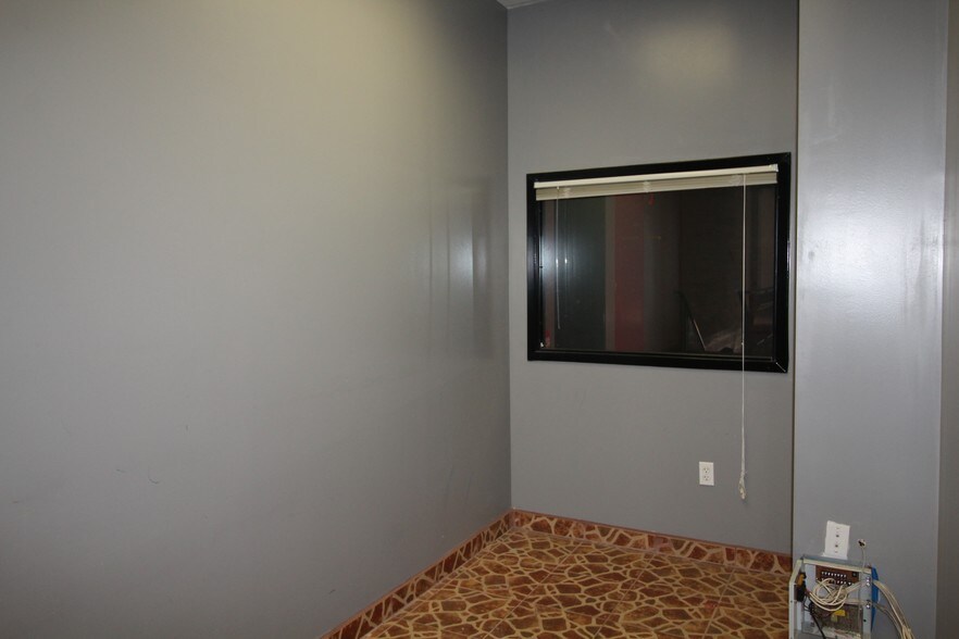 More Photos Of 3852 Dulles South Ct, Chantilly Warehouse For Lease