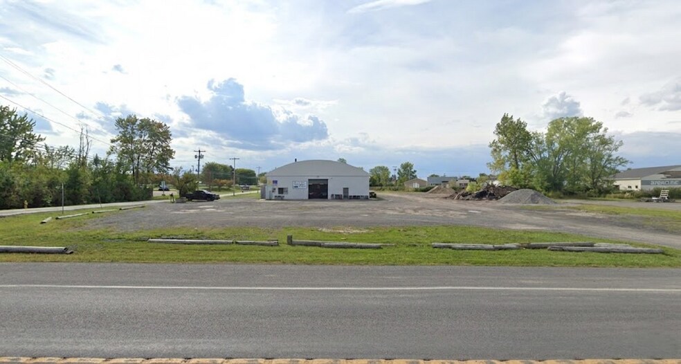 More Photos Of 6115 Gillette Rd, Cicero Bank For Lease