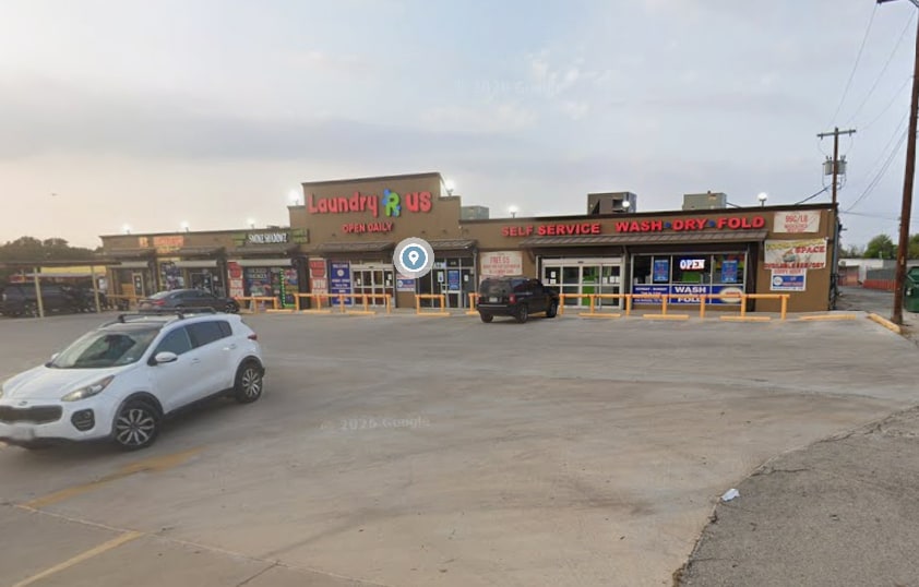 Primary Photo Of 3935-3945 Eisenhauer Rd, San Antonio Storefront For Sale