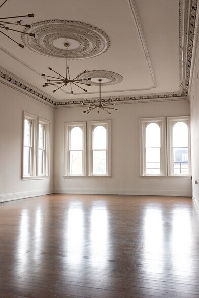 More Photos Of 401-403 Scott Blvd, Covington Storefront Retail Residential For Lease