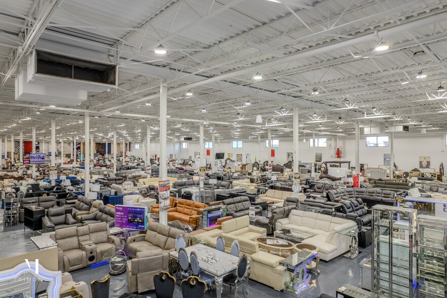 More Photos Of 6200-6250 Boul Henri-Bourassa E, Montréal Warehouse For Lease