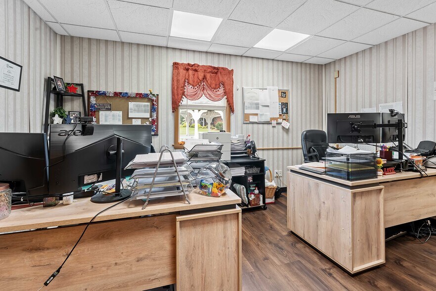 More Photos Of 725 N Pike St, Grafton Office For Sale