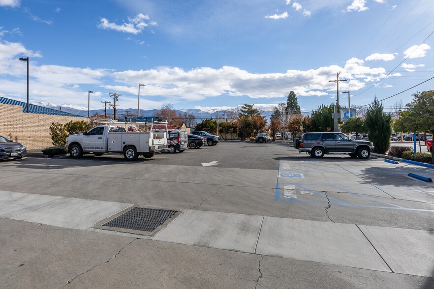 More Photos Of 400 N Main St, Bishop Storefront For Sale