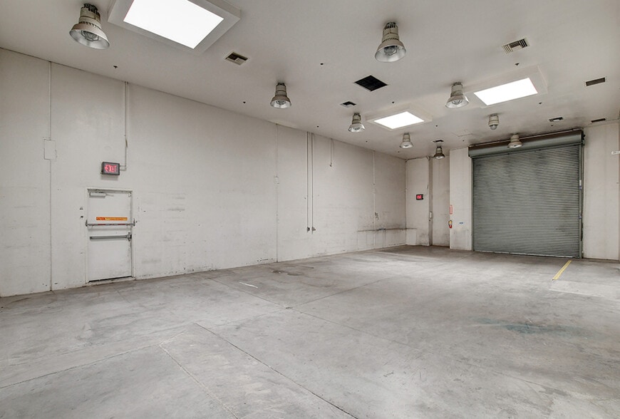 More Photos Of 4129 W Desert Inn Rd, Las Vegas Industrial For Sale