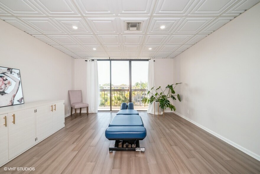 More Photos Of 2335 Tamiami Trl N, Naples Medical For Sale