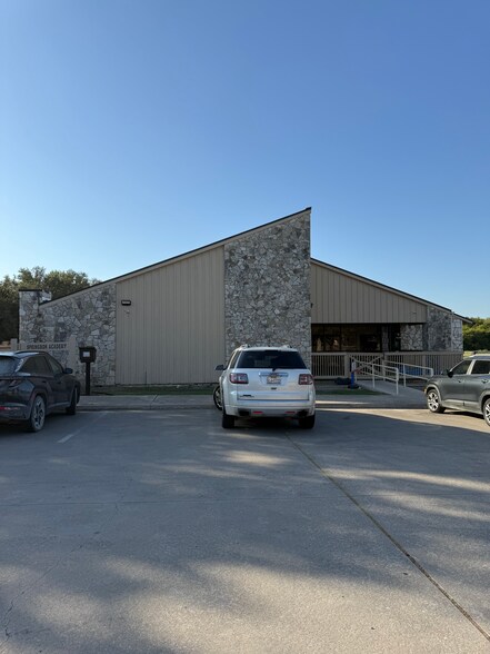 More Photos Of 1300 Fulton St, Denton Medical For Lease