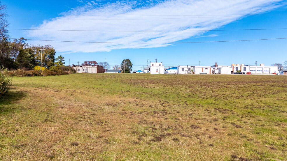 More Photos Of 1336 Main St, Dillwyn Auto Dealership For Sale