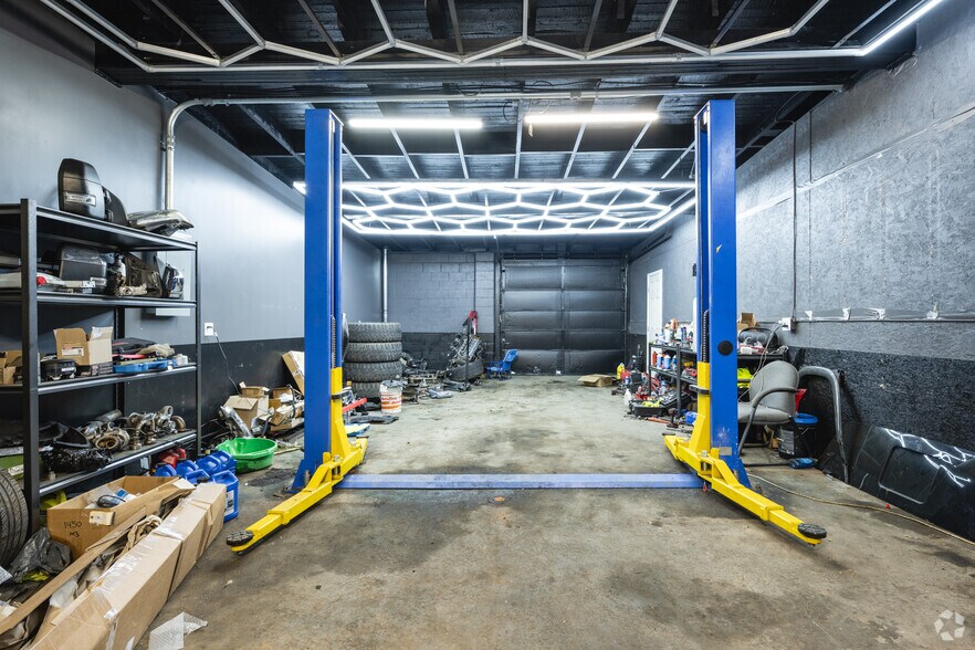 More Photos Of 872 W Main St, Spartanburg Light Manufacturing For Sale