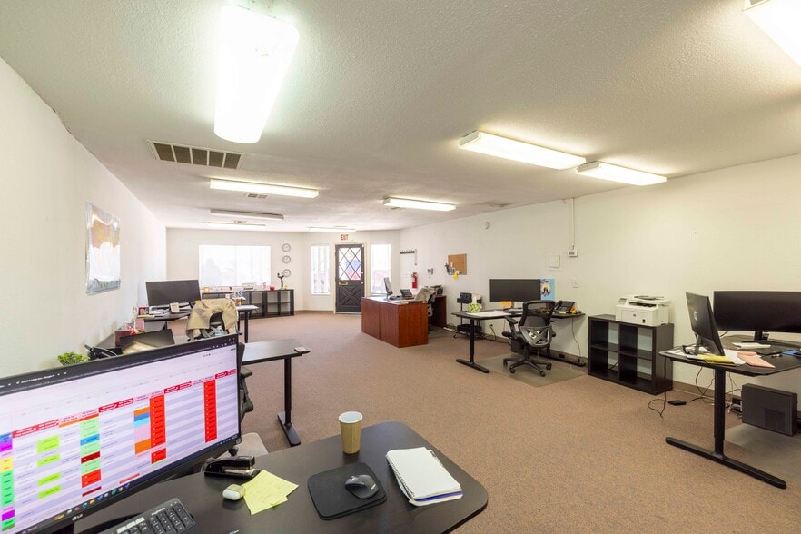 More Photos Of 18026 Jonathan St, Adelanto Medical For Lease