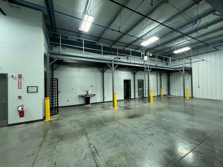 More Photos Of 2980 E Coliseum Blvd, Fort Wayne Industrial For Lease