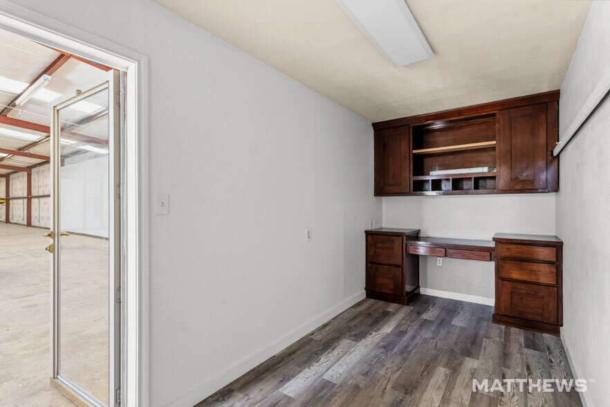 More Photos Of 112 Commercial Pl, Schertz Warehouse For Lease