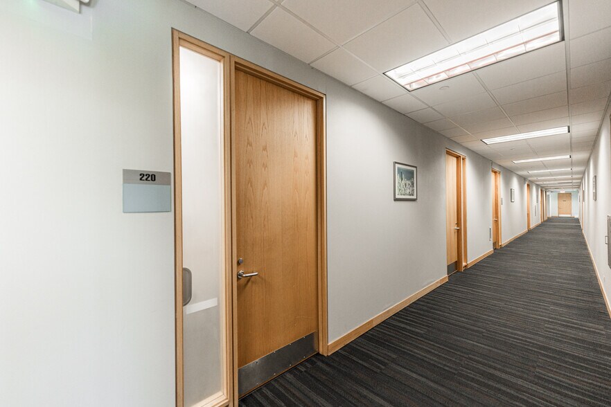 More Photos Of 290 Springfield Dr, Bloomingdale Medical For Lease