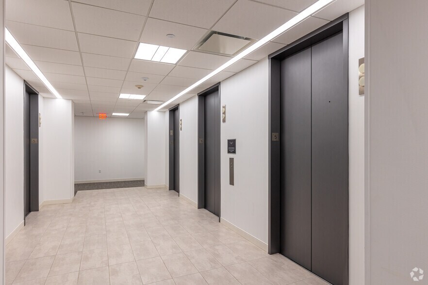 More Photos Of 500 E Border St, Arlington Office For Lease