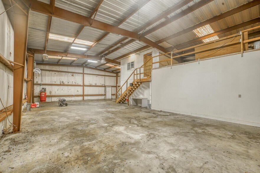 More Photos Of 1014 Creighton Rd, Pensacola Flex For Lease