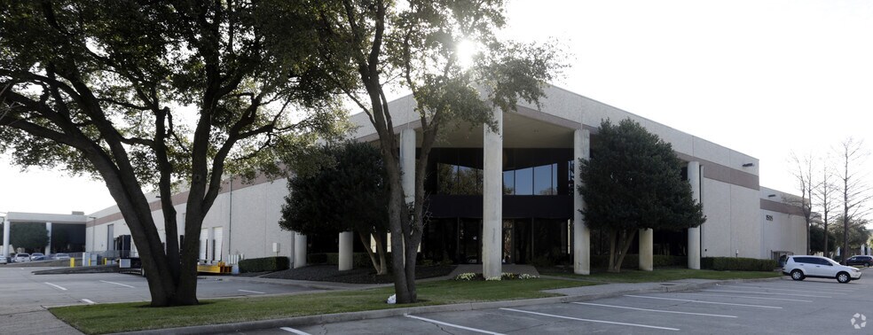 More Photos Of 1505 Wallace Dr, Carrollton Warehouse For Lease