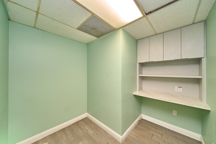More Photos Of 8737 Beverly Blvd, West Hollywood Medical For Sale