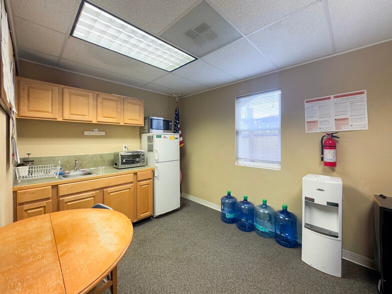 More Photos Of 12705 Renton Ave S, Seattle Office For Sale