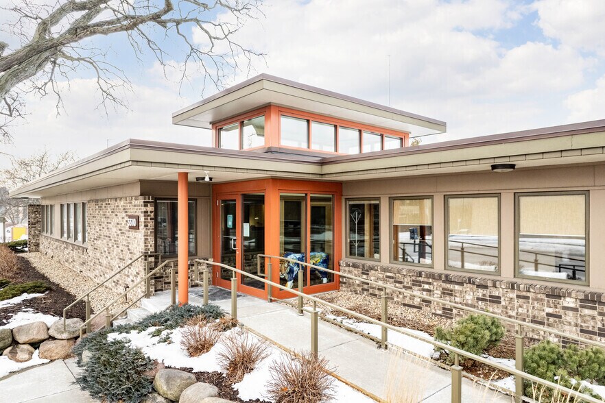 More Photos Of 5510 Medical Cir, Madison Medical For Lease