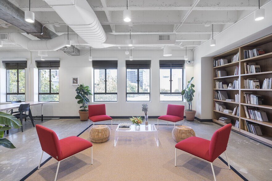 More Photos Of 2201 Broadway, Oakland Coworking Space