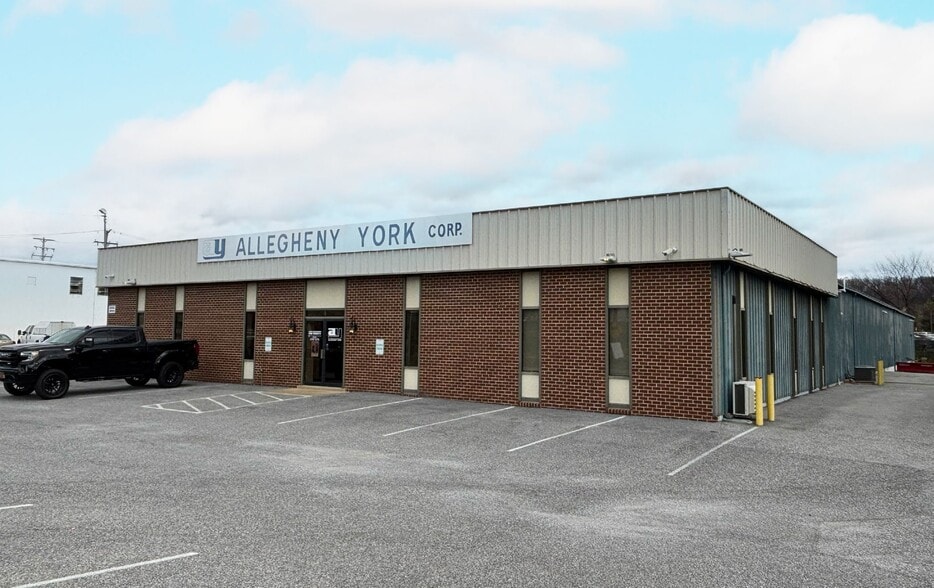 Primary Photo Of 3995 N George Street Ext, Manchester Industrial For Lease