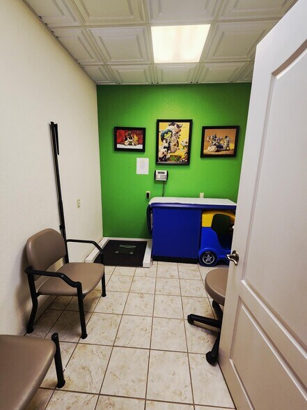 More Photos Of 1111 Worth St, Hemphill Office For Sale