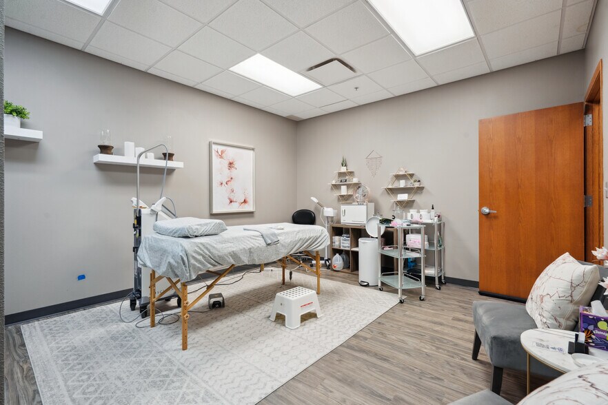 More Photos Of 212-218 E 4th St, Waterloo Loft Creative Space For Sale