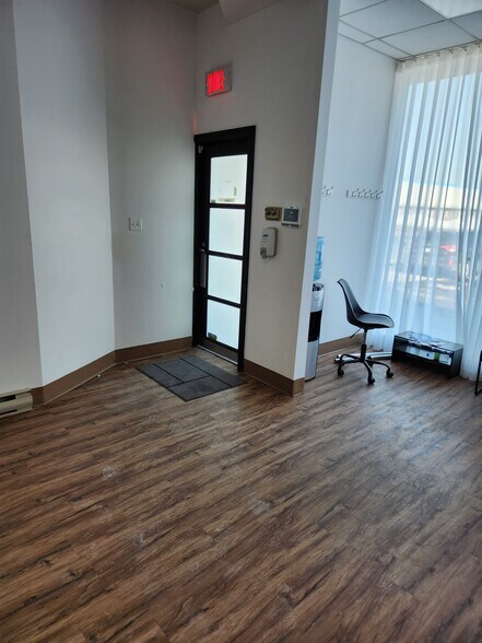 More Photos Of 2420-2440 Boul Industriel, Laval Storefront Retail Office For Lease