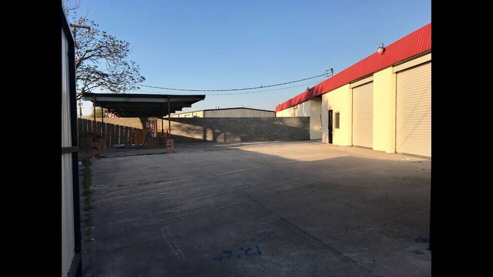 More Photos Of 700 S Cherry Ln, Fort Worth Auto Repair For Sale