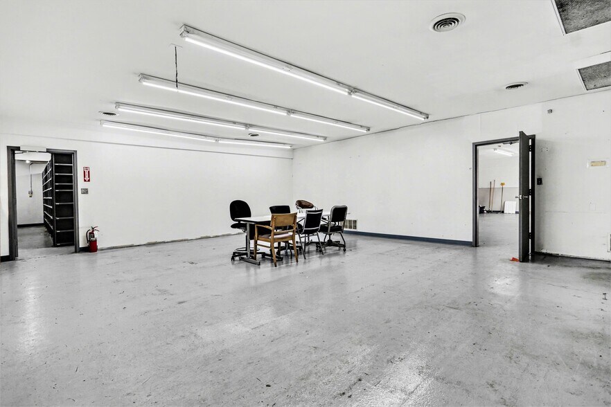 More Photos Of 240 Columbus st, Lithopolis Auto Repair For Sale