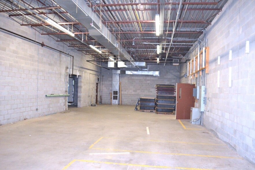 More Photos Of 539 Valley Dr, Oceana Storefront For Lease