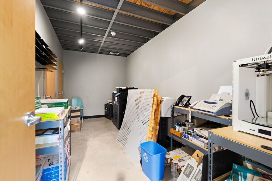 More Photos Of 115 Willow Ave, Somerville Manufacturing For Sale