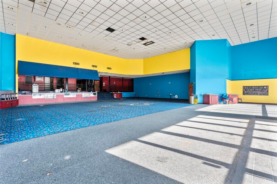 More Photos Of 814-850- Derby Ave, Seymour Unknown For Lease