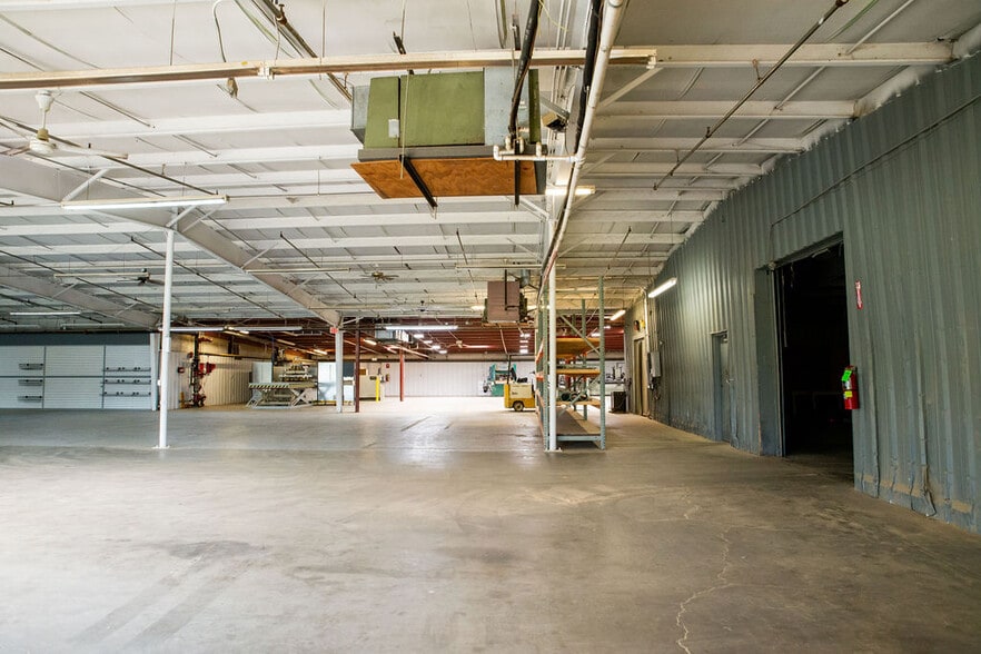 More Photos Of 1630 N Eldon Ave, Springfield Unknown For Lease