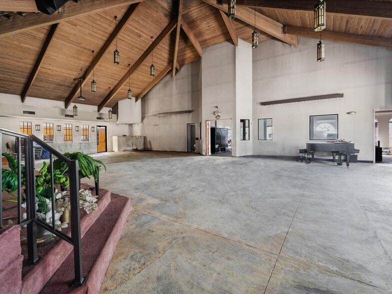 More Photos Of 4630 Palm Beach Blvd, Fort Myers Religious Facility For Sale