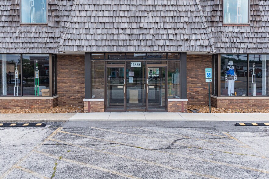 More Photos Of 14355 S La Grange Rd, Orland Park Flex For Lease