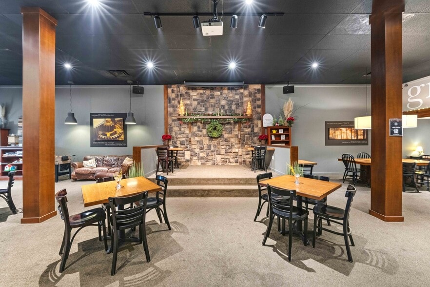 More Photos Of 171 S Broadway, Coos Bay General Retail For Sale