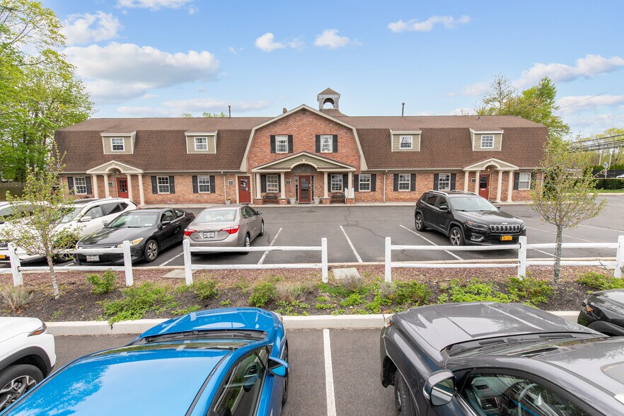 More Photos Of 550 N Country Rd, Saint James Office For Sale