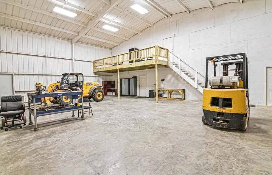 More Photos Of 9504 W County Road 60, Midland Warehouse For Sale